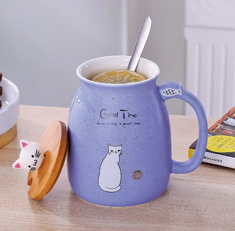 Cartoon cat ceramic mug with wooden lid and metal spoon in pink colour, 450ml capacity