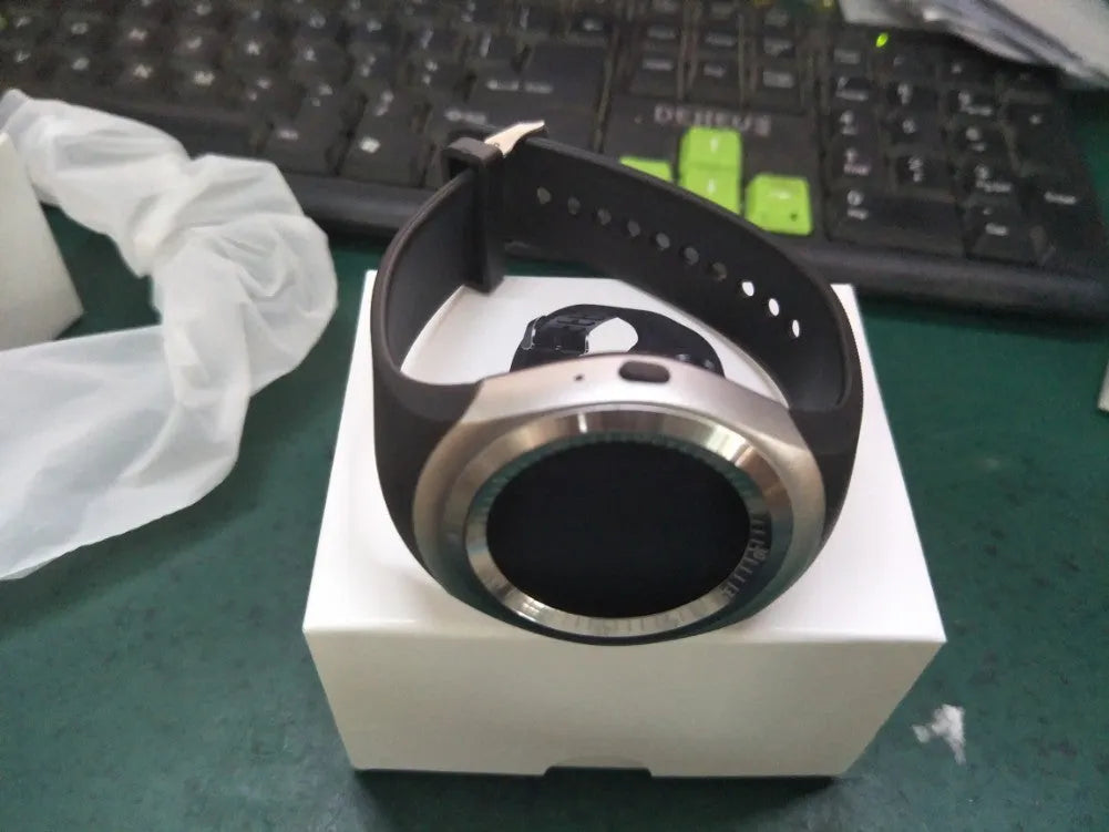 Pedometer Bluetooth card watch with 1.5 inch OLED screen, silicone sporty strap, and Android compatibility