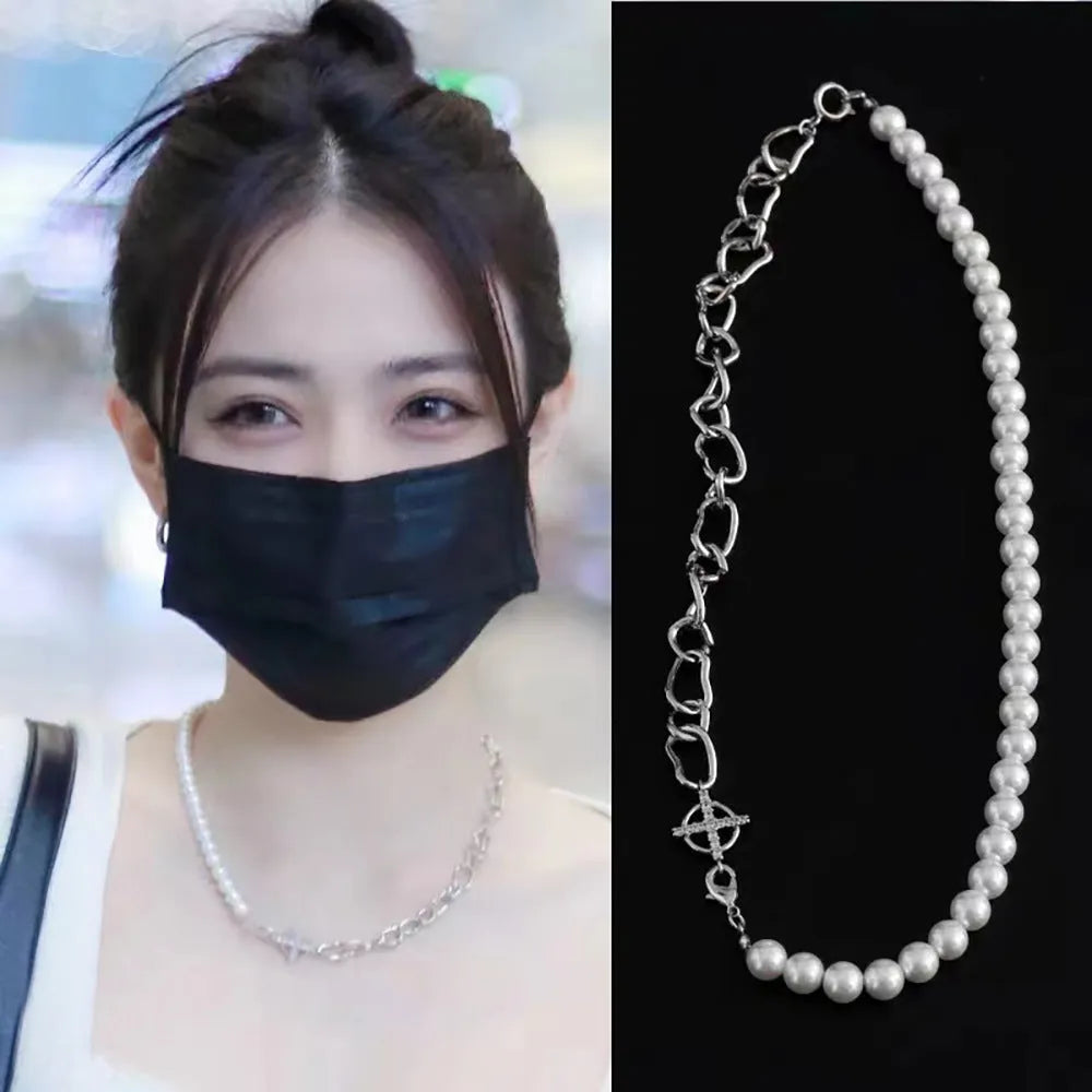 White acrylic geometric asymmetric clavicle chain necklace with twisted chain design