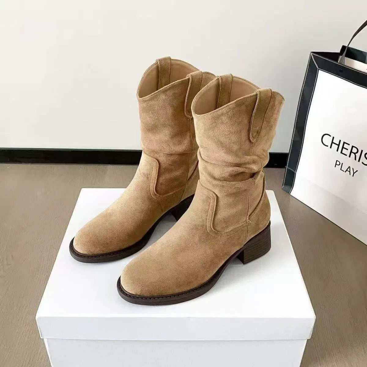 Women's suede ankle boots with 3-5cm chunky block heel, round toe and slip-on style in khaki or brown