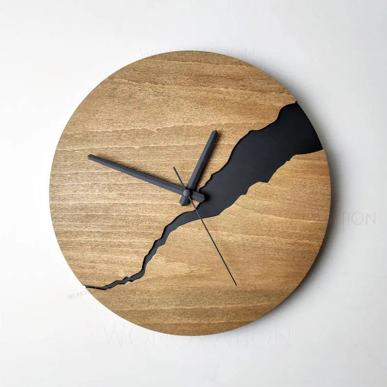 Modern wooden wall clock with a crack design on a clear acrylic face, 25 cm in diameter.