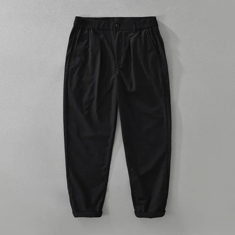 Man wearing loose straight-leg casual trousers in a cotton linen blend, showcasing the retro Japanese style.