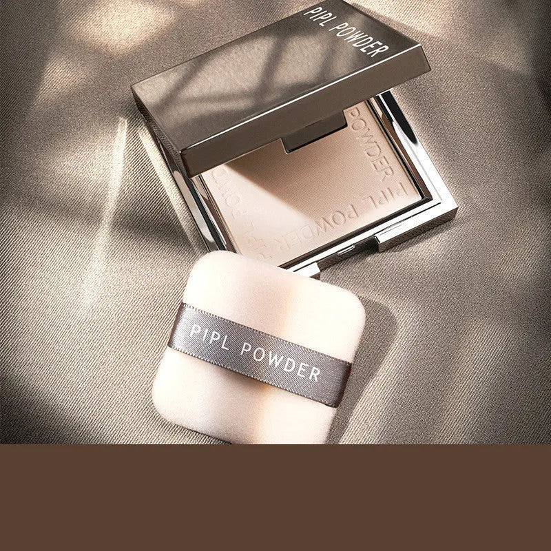 Moisturising dry powder setting loose powder in natural and bright skin colour shades