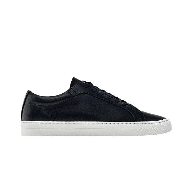 Simple lace leather casual sneakers with flat bottom, low top, available in black leather and other colours