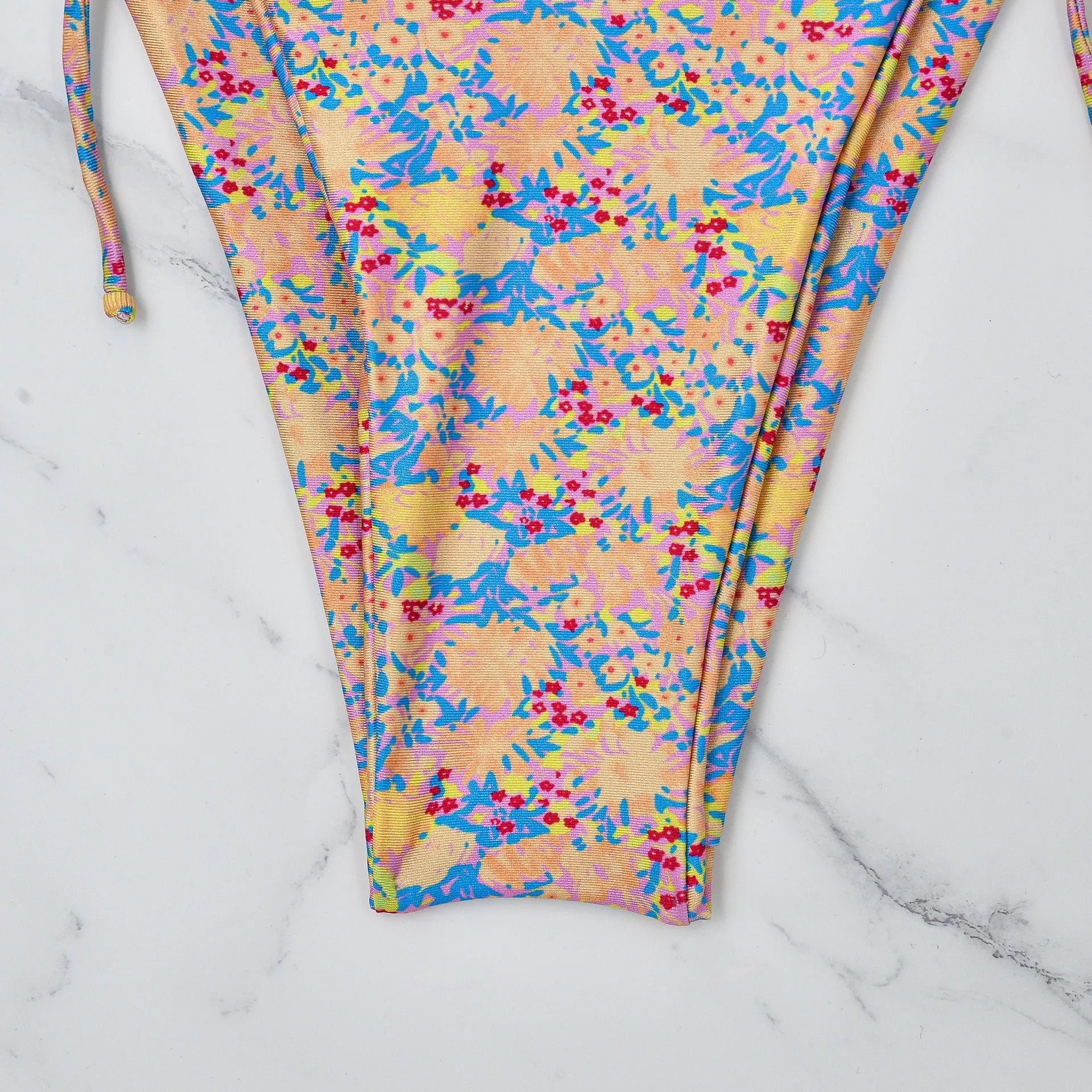 Lace-up bikini swimsuit with European split design and backless pattern in picture colour