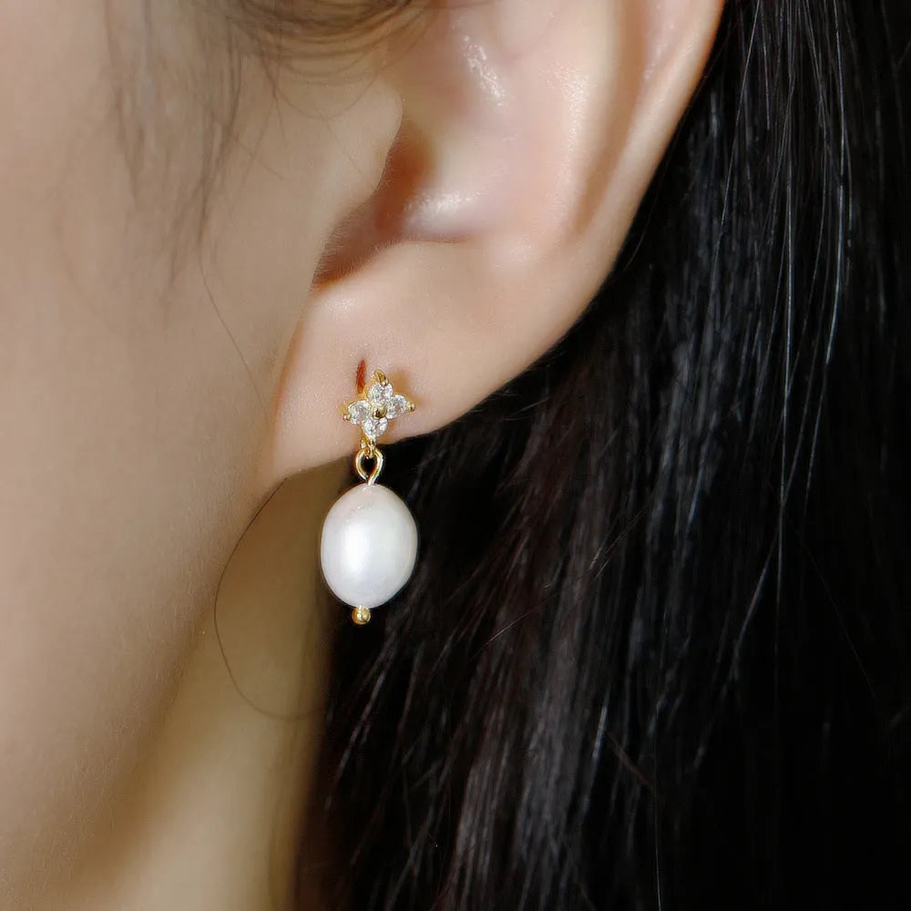 S925 sterling silver four-leaf zircon ear studs with pearl inlay, gold finish