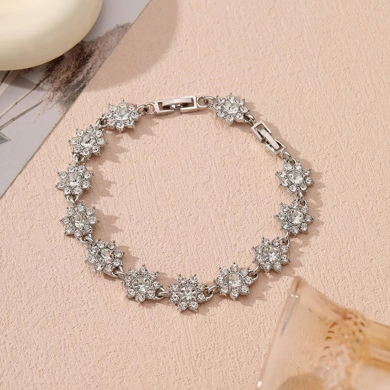 Coloured gemstone bracelet with flower-shaped design in gold and silver colour variations