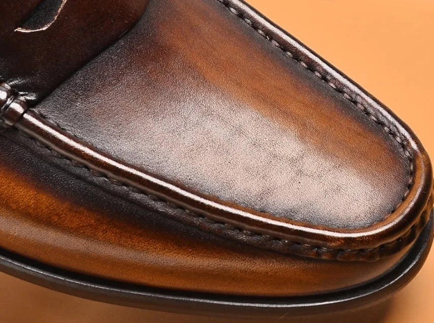Men's breathable casual leather shoes in black with flat heel and first layer cowhide upper