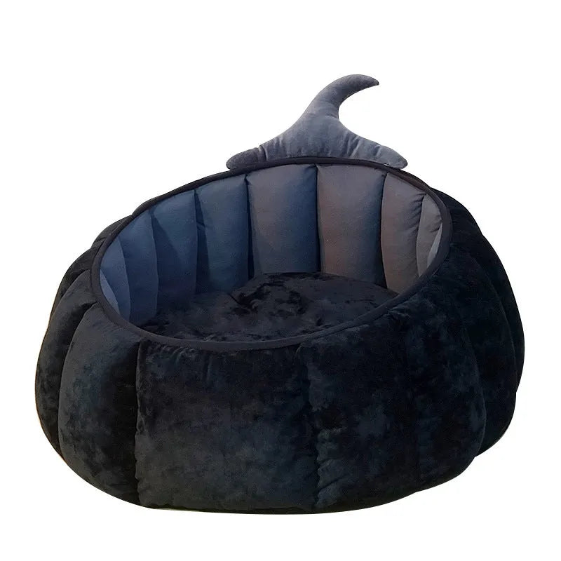 Pumpkin-shaped fabric cat bed in black or orange colour for Halloween or winter use