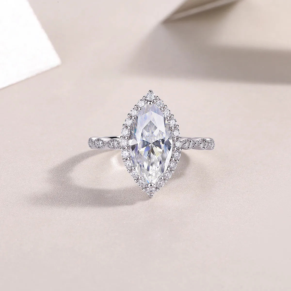 Heartbeat Mirror moissanite wedding ring set in platinum plated S925 silver, horse eye shape, gift box packaging