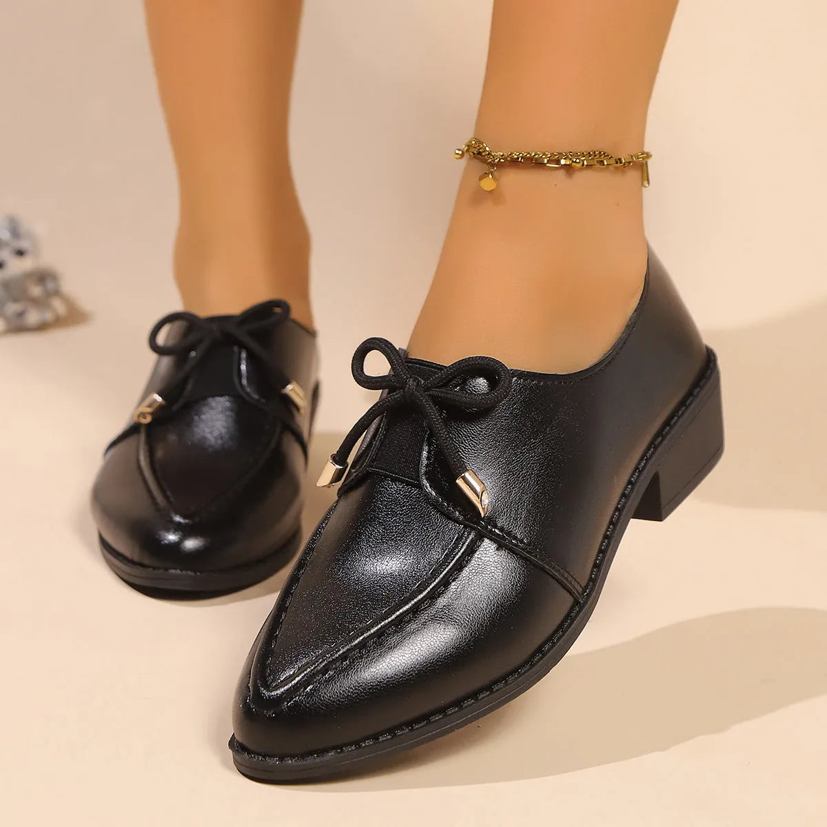 Women's simple leather shoes with a choice of bow decoration: buckle, large bow, or small bowknot.