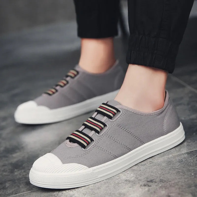 Men's low top canvas casual shoes with rubber sole in black, red or white, sizes 38-44