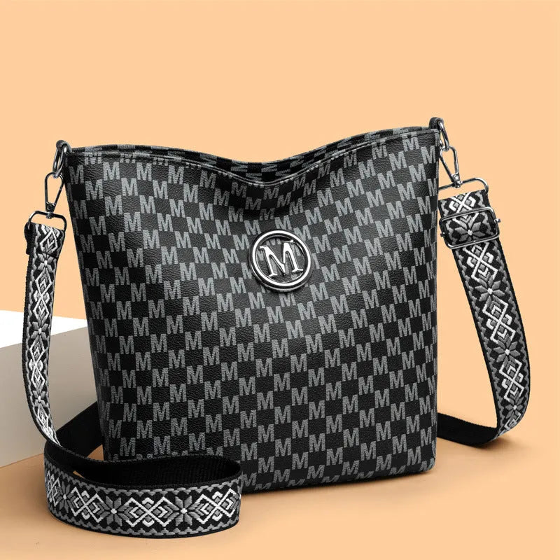 Black retro dumpling-shaped PU leather shoulder bag with an external sandwich pocket.