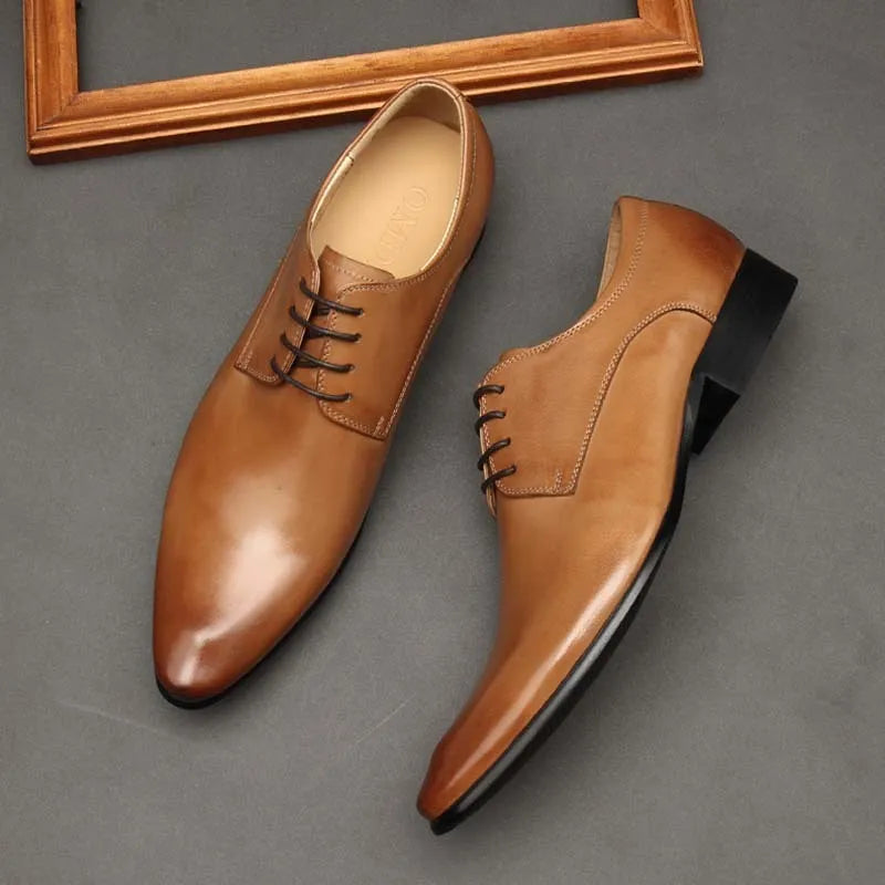 Men's pointed toe lace-up leather formal shoes in black with rubber sole and low top design
