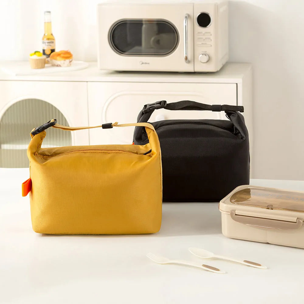 Japanese-style insulated lunch bag in Army Green colour with Oxford cloth material.