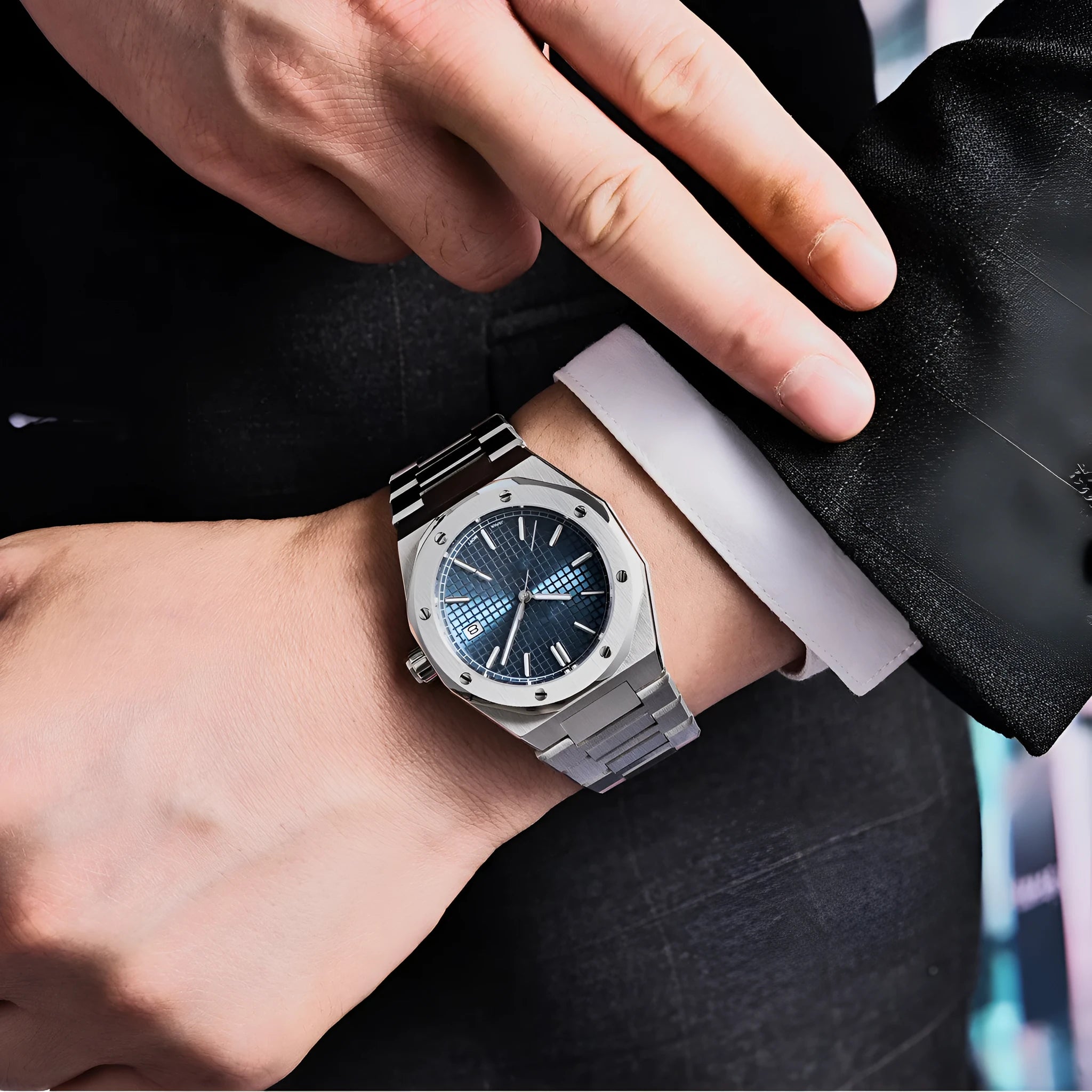 Men's NH35 automatic mechanical watch with stainless steel case and strap, 40mm dial, sapphire mirror, and luminous hands on a white background