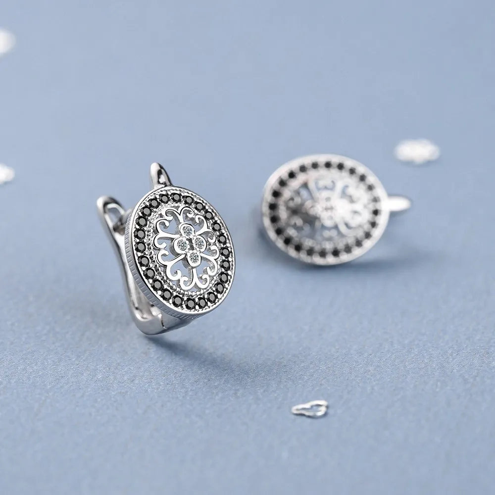 Pair of round diamond-encrusted ear clip earrings in copper white gold plated platinum colour