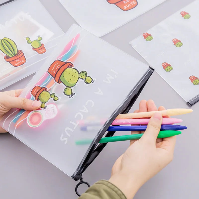 Clear PVC pencil case with cactus print, sealed closure, 17.1 x 21.2 cm, containing pens and pencils
