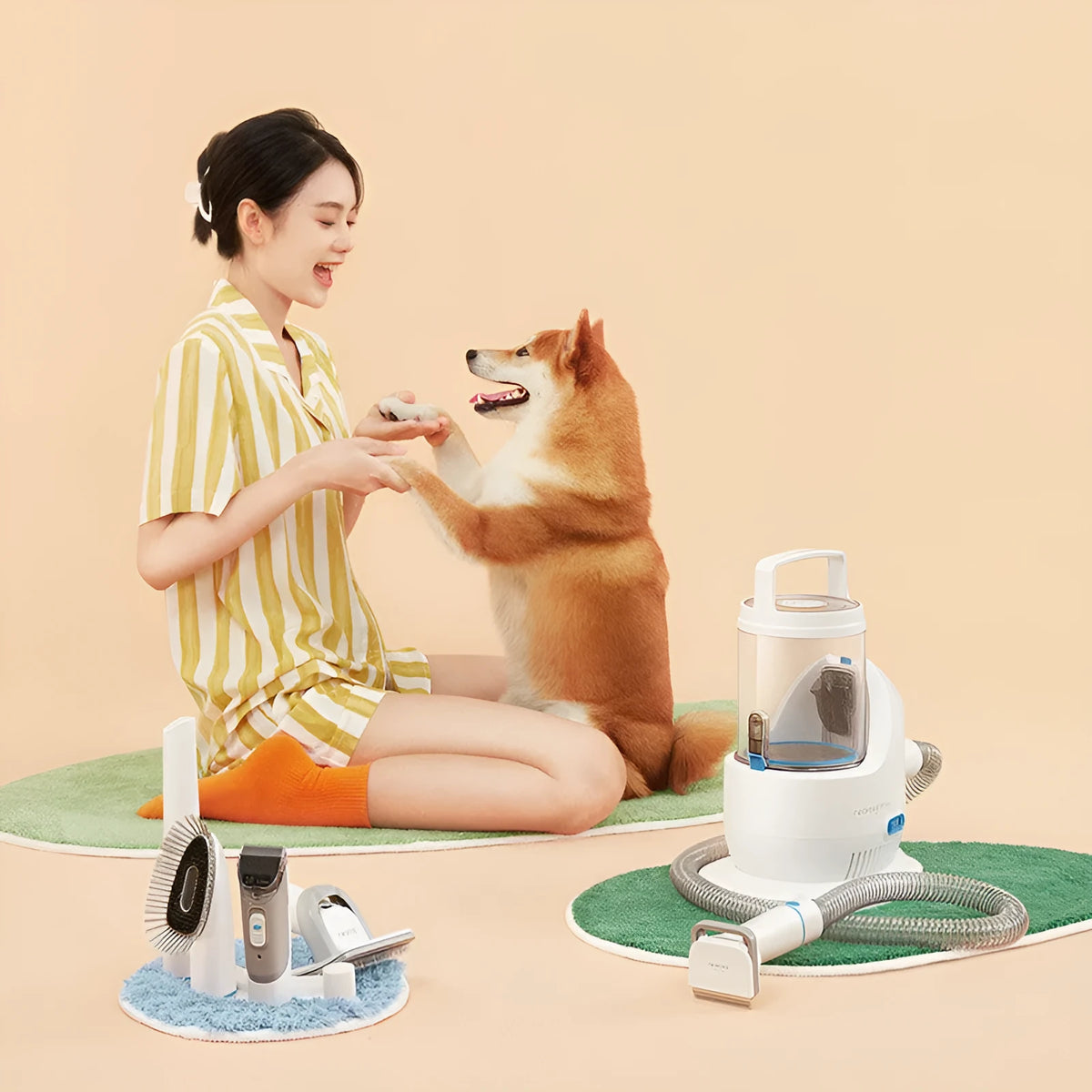 White plastic dog hair clipper and comber vacuum cleaner with electric shear, combs and five roughing calipers, 208 x 268 x 365mm