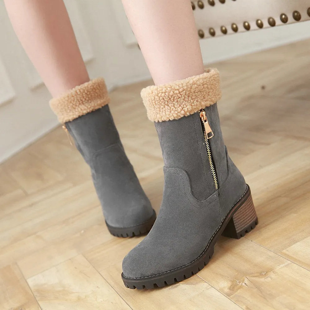 Unisex black snow boots with a rubber sole and plush lining on a white background.
