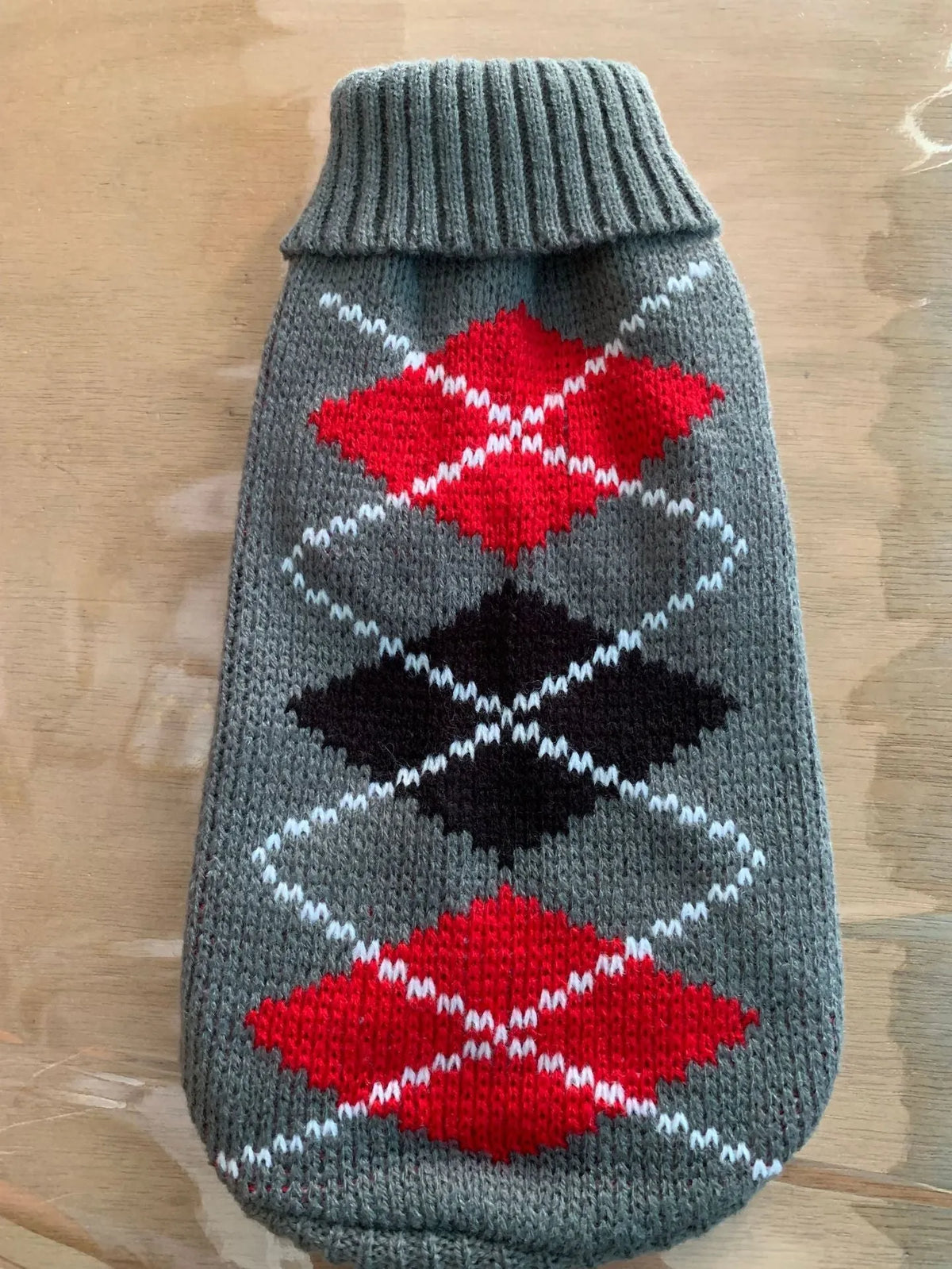 Warm dog sweater autumn winter pet clothes in gray diamond colour, acrylic knit for small to medium dogs