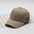 Cotton baseball cap with letter embroidery, adjustable back closure, curved brim, dome top, in beige colour