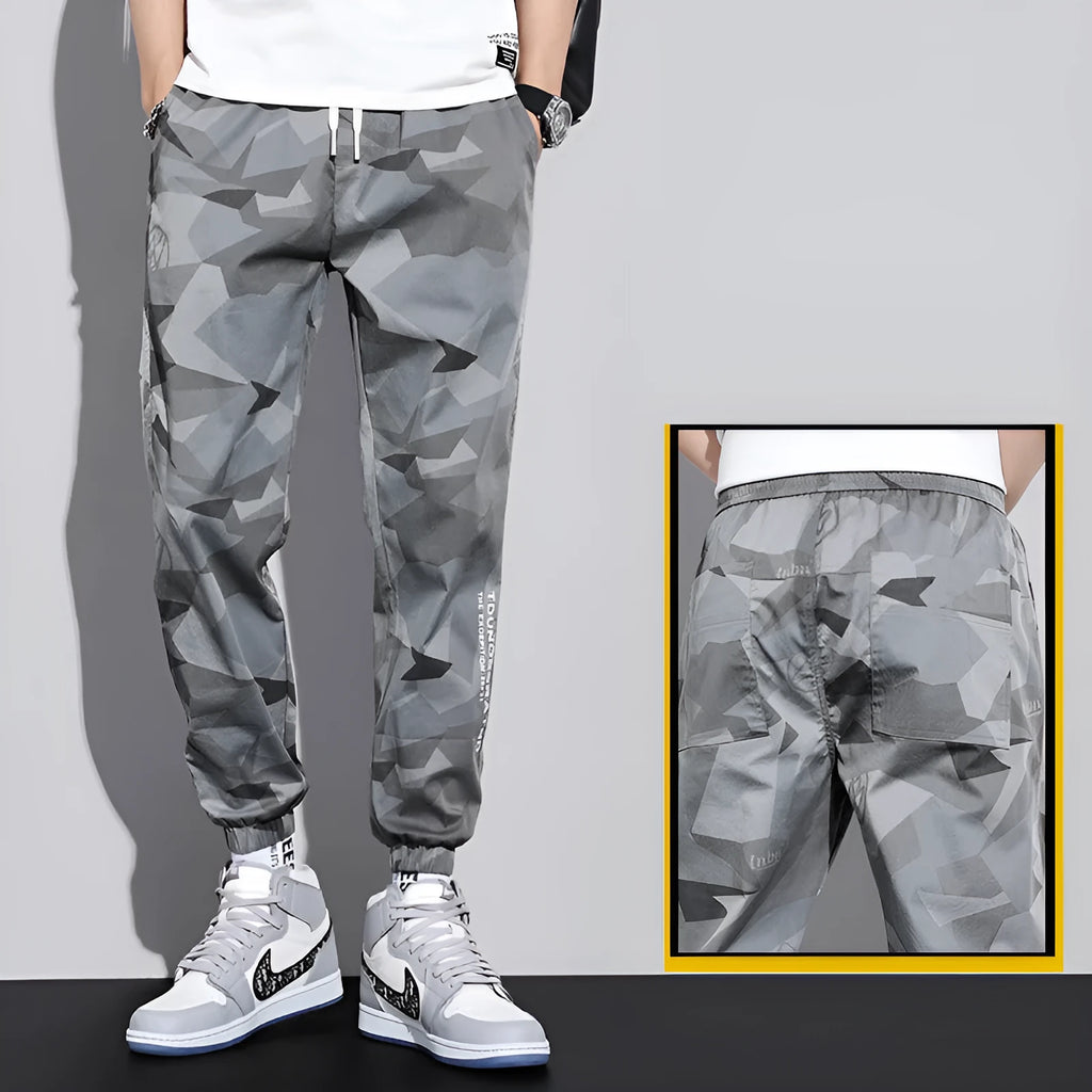 Men's camouflage cotton straight leg loose-fit trousers in Army Green