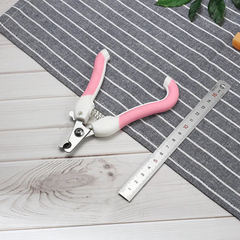 Pet nail scissors with stainless steel cutter head and curved handle in blue or pink, small or large size