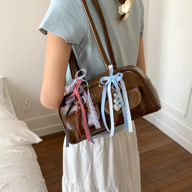 Niche single shoulder bag for women with pillow shape and welt pocket in Black