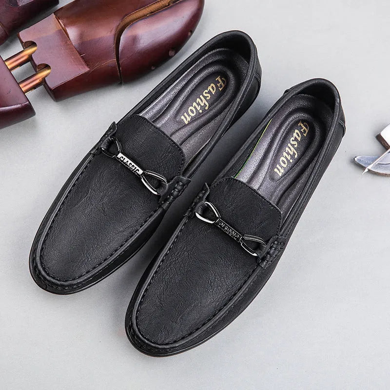 Breathable two-layer cowhide slip-on casual shoes with rubber sole, round toe, and sewing thread details