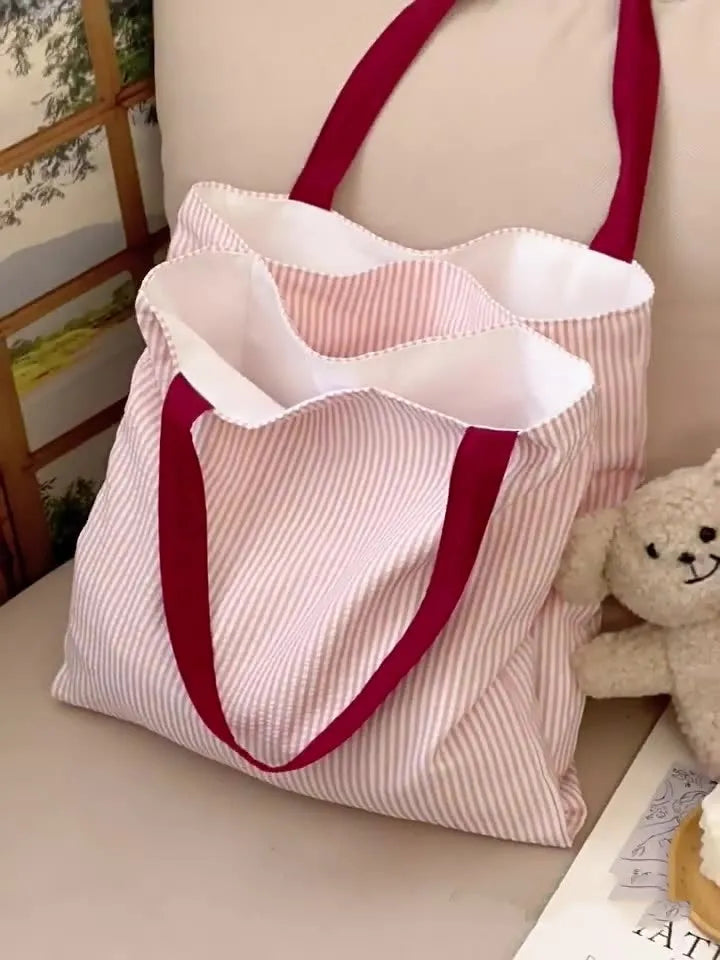 Canvas tote shoulder bag with plaid print design and shoulder strap