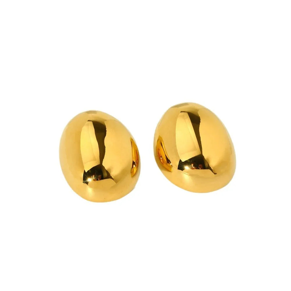 Geometric ear studs with electroplated 18K gold finish and line pattern detailing