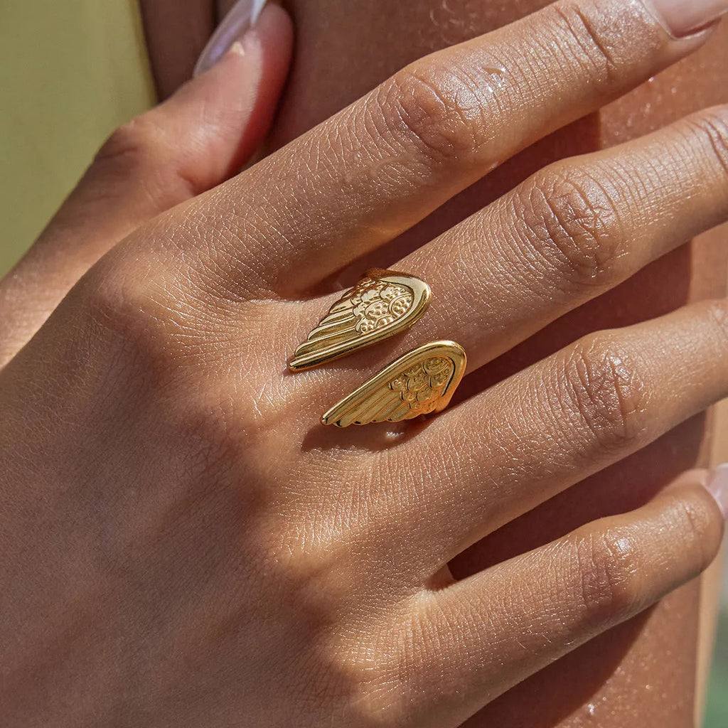 Stainless steel wings ring with adjustable opening design in electroplated colour finish