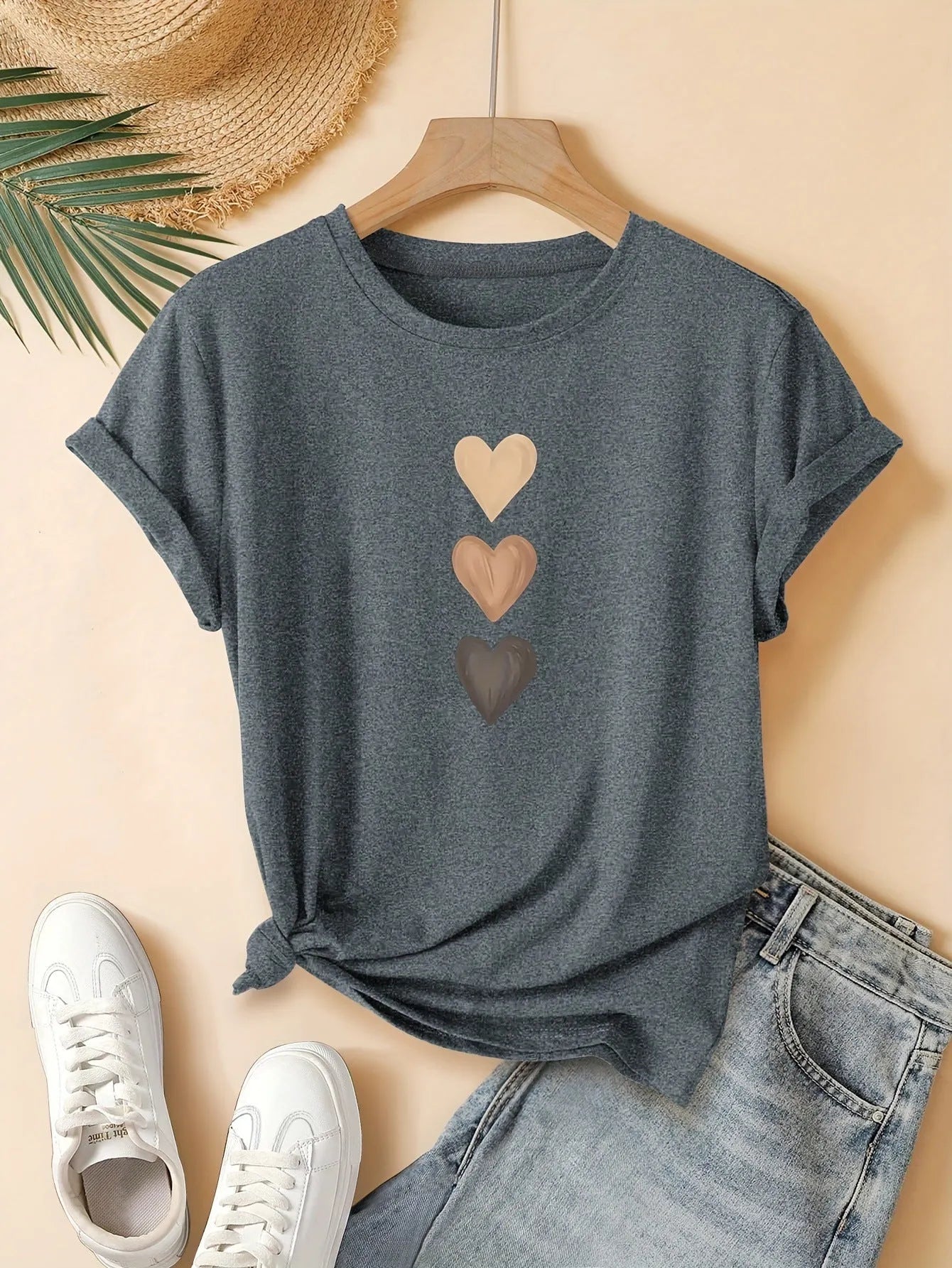 Women's cotton t-shirt with three-heart art retro print in short sleeve round neck design
