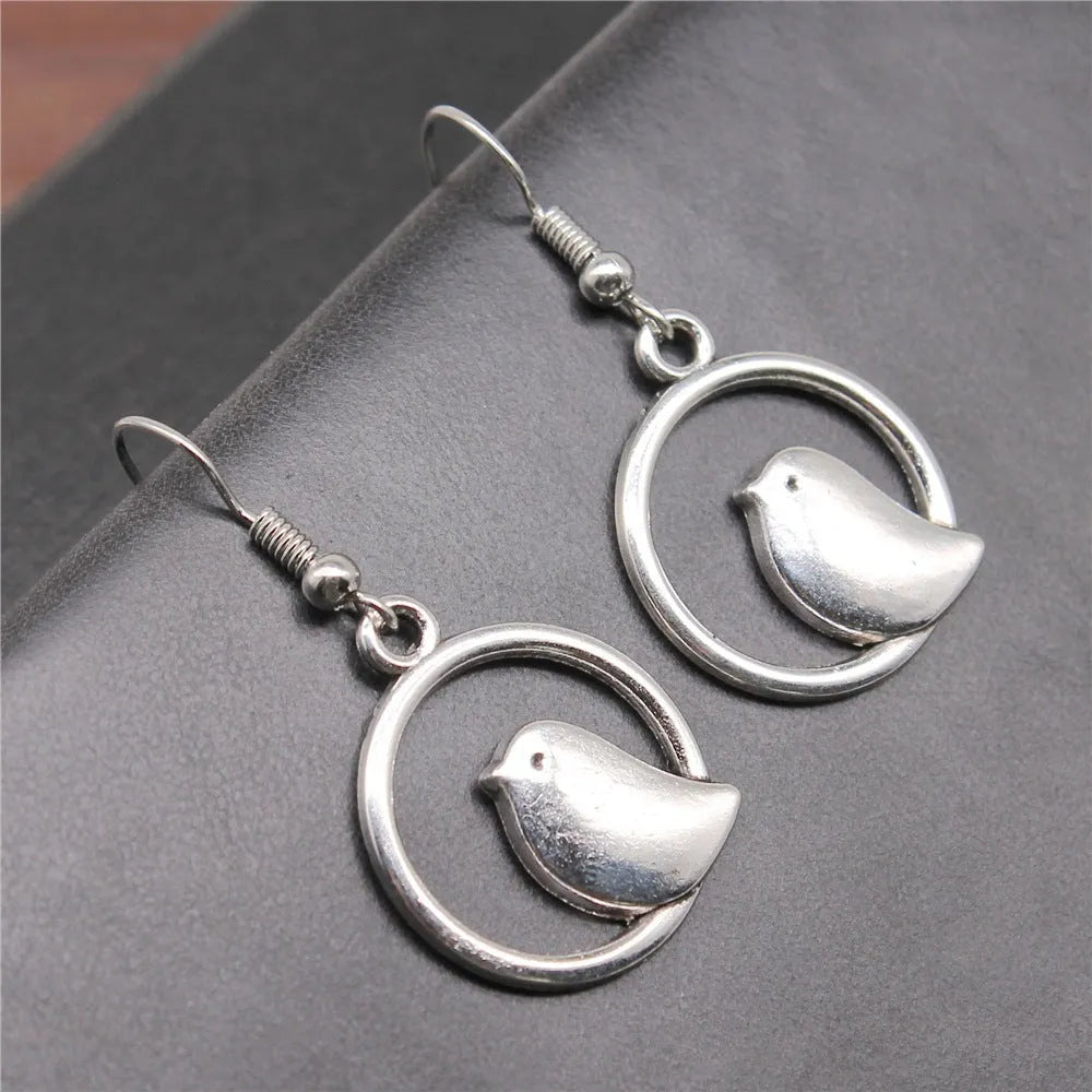 Handmade retro bird earrings in ancient silver or bronze with 20mm zinc alloy eardrops and iron ear hooks