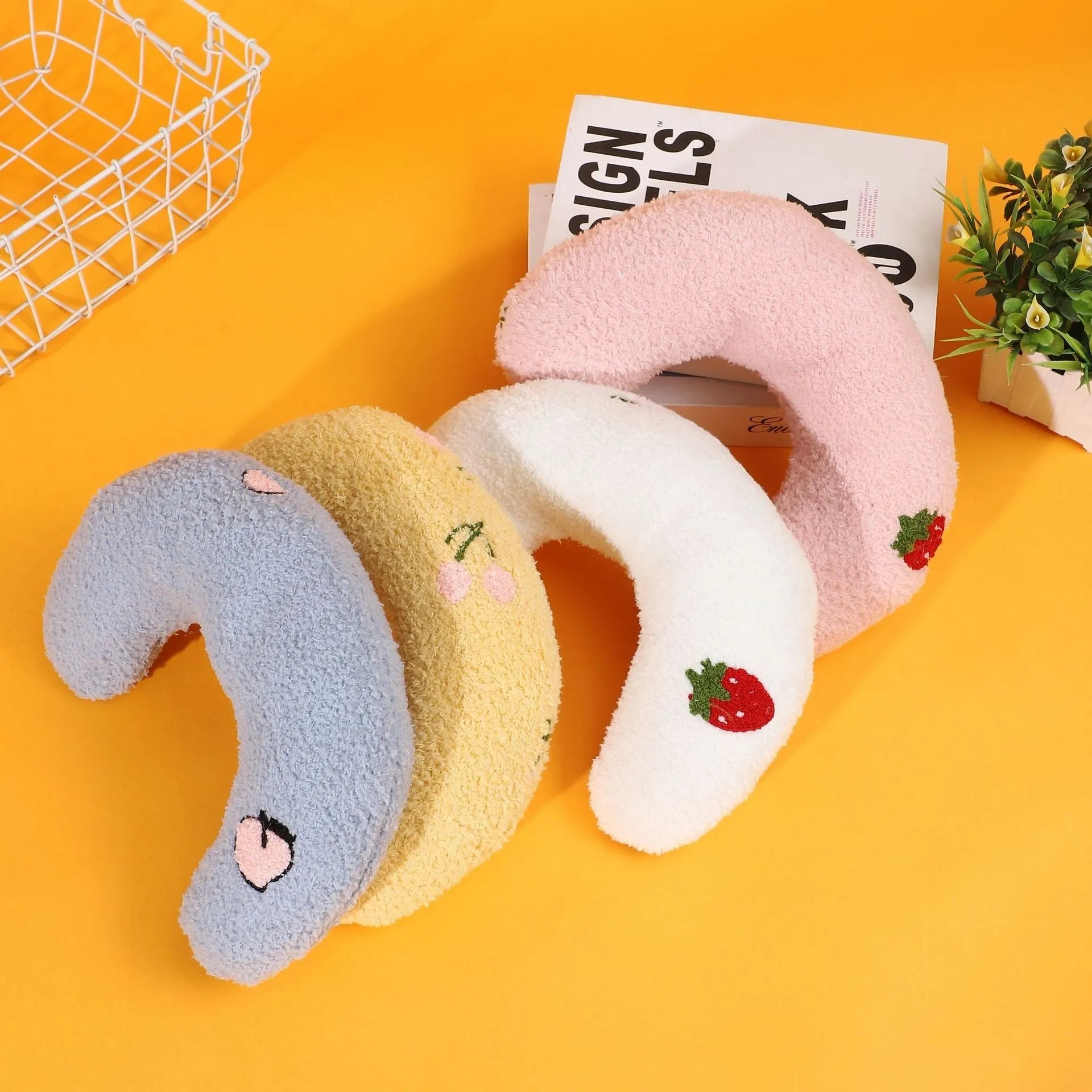 U-shaped half moon pet pillow for cats and dogs in blue, pink, white or yellow colours