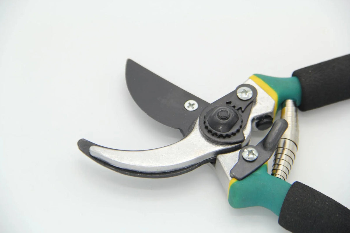200mm garden shears with 50# steel Teflon-coated elbow blade, 30mm trimming diameter, and PVC handles in yellow or green