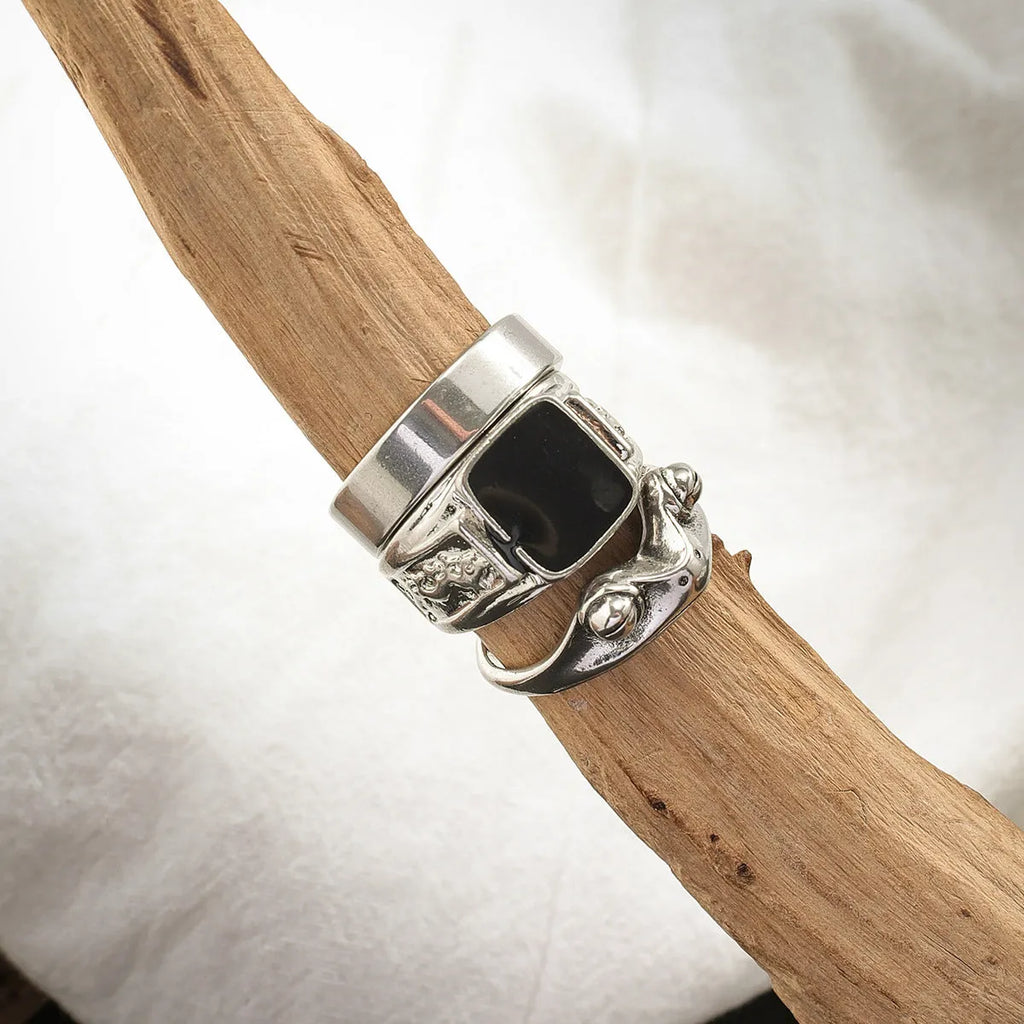 Three-piece frog square drip ring set in antique silver alloy with geometric design.