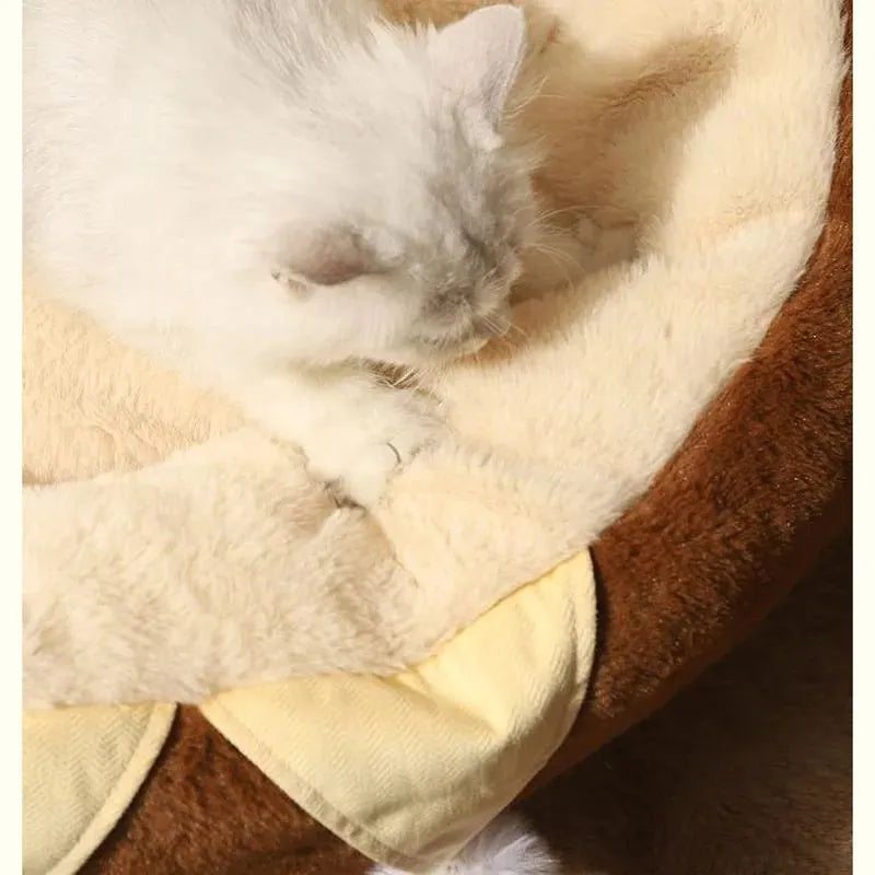 Round pet bed for cats and dogs with soft cushion and polyester cover