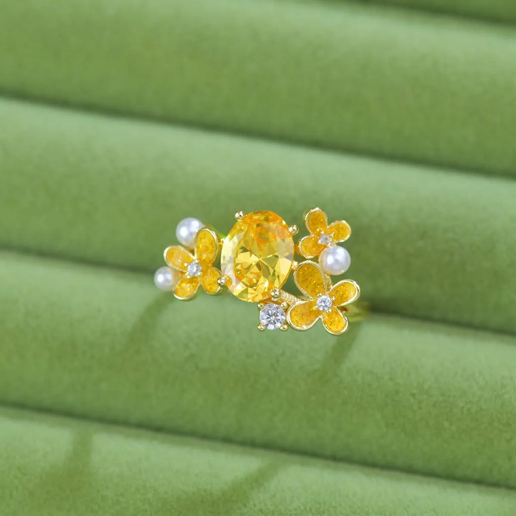 Women's floral pearl zircon open ring in yellow metal with adjustable design
