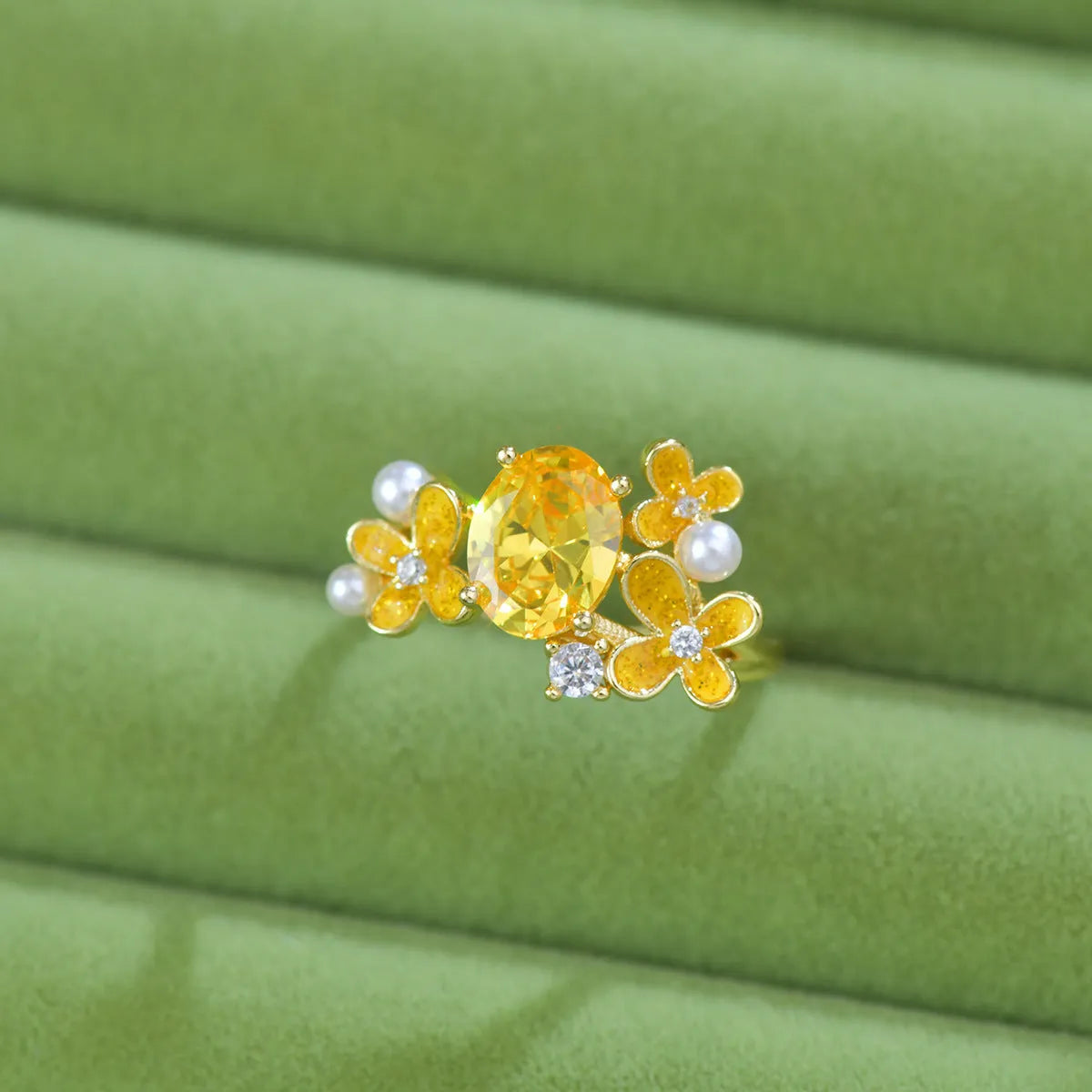 Women's floral pearl zircon open ring in yellow metal with adjustable design