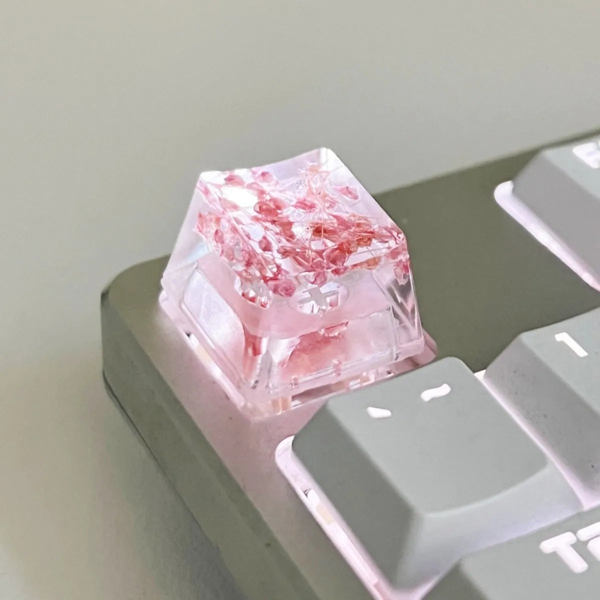 Resin transparent starry sky keycap with glitter particles on mechanical keyboard switch