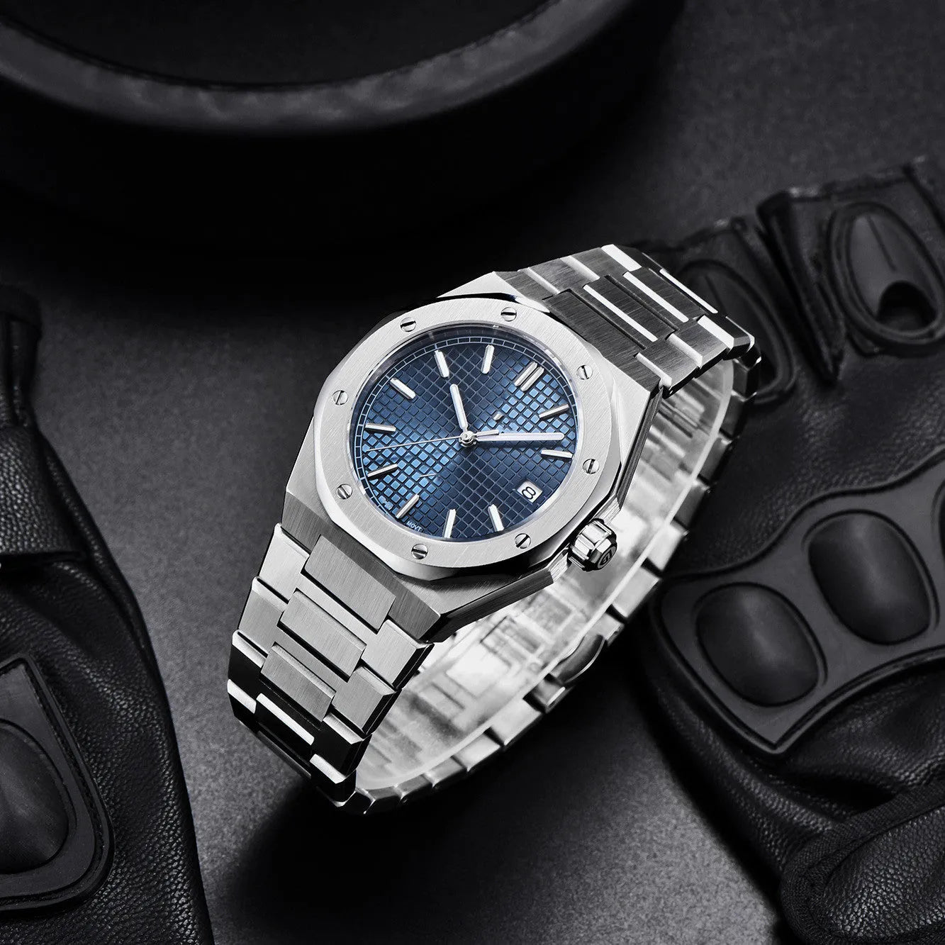 Men's NH35 automatic mechanical watch with stainless steel case and strap, 40mm dial, sapphire mirror, and luminous hands on a white background