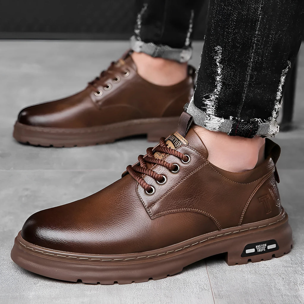 Men's retro casual leather shoes in black and brown with round toe and artificial PU upper