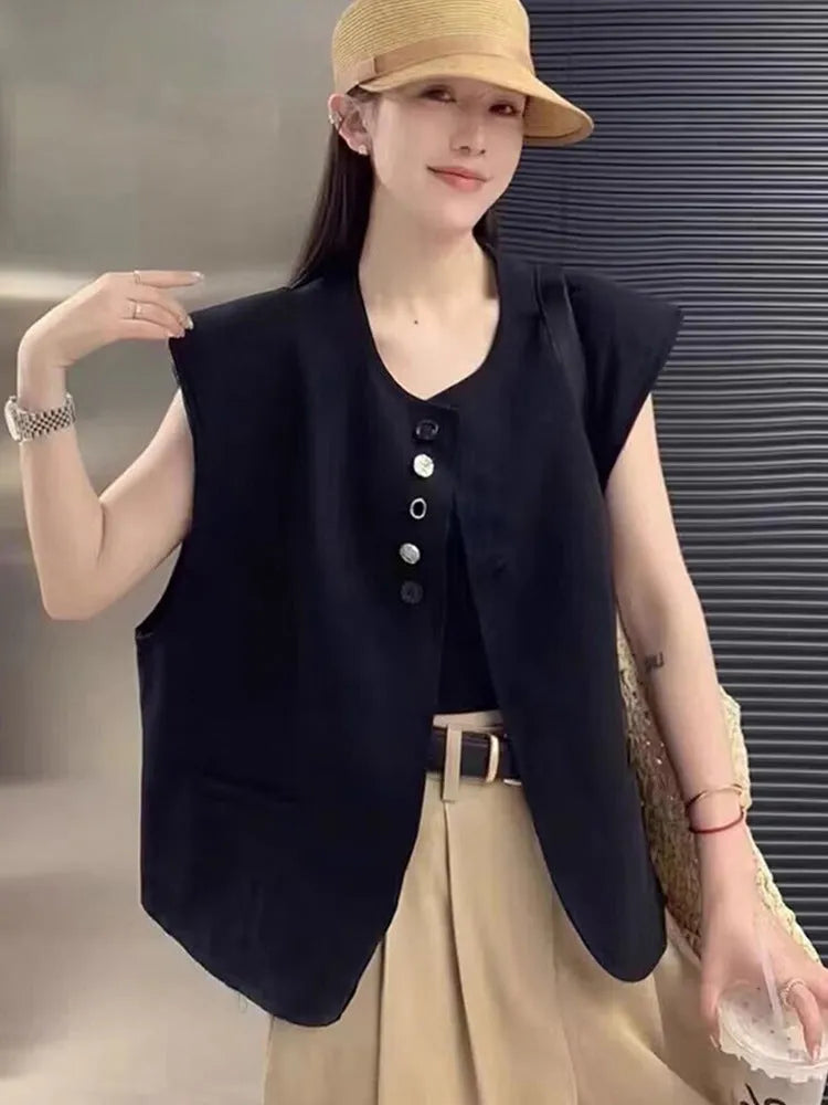 Women's sleeveless polyester vest in milky white with loose fit and pocket details
