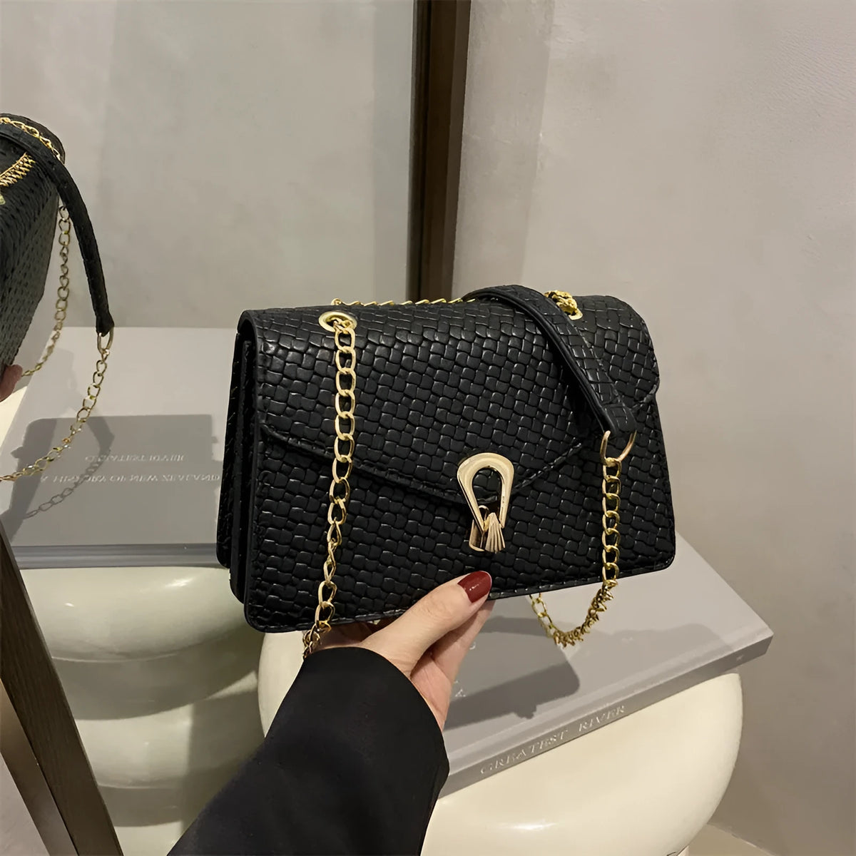 Women's classic woven lock small square bag in PU, horizontal square shape, 21x13.5x8.5cm, available in pink white black purple.