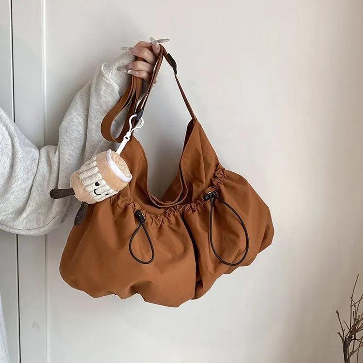 Foldable pleated polyester crossbody bag in street style, showing split pockets and a green colour option.