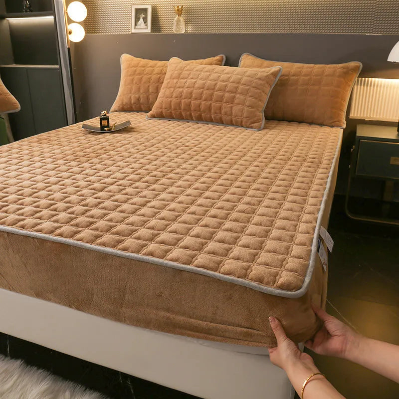 Fleece-lined milk fiber quilted fitted sheet in simple style for single bed, winter thickened