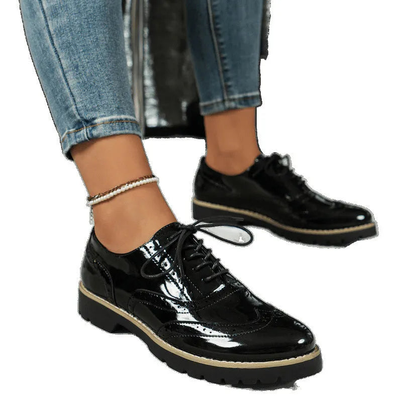 Women's black loafers with sequin details, wedge heel and lace-up design