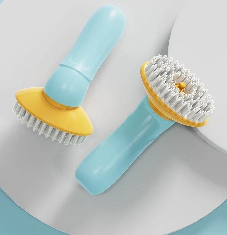 Blue hand-held pet bath brush for dogs and cats made of ABS, PP, and TPR, 62mm x 90mm x 160mm